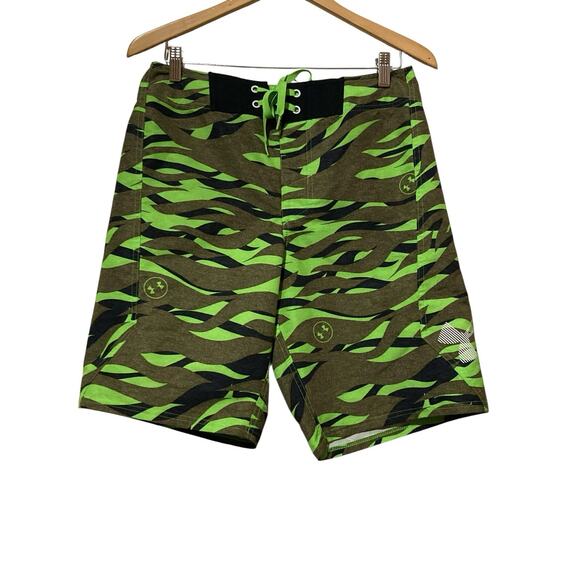Under Armour HeatGear Shorts Mens 30x10 Loose Green Camo Cargo Outdoor - Picture 1 of 9